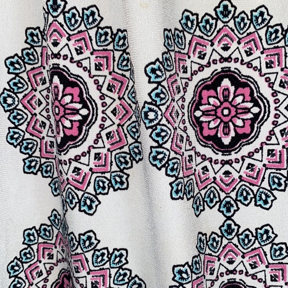 Beautiful bell sleeve blouse - Picture 7 of 7